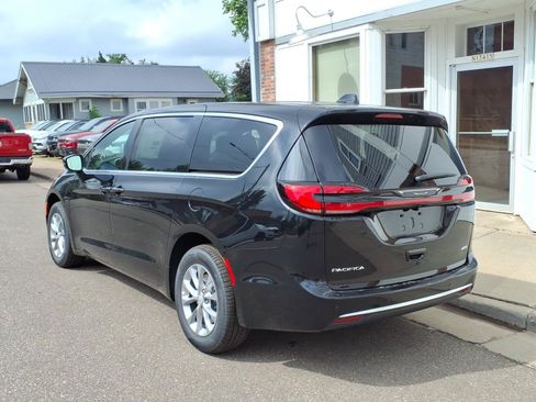 New 2027 Chrysler Pacifica Select w/ Family Tech Group AWD/4WD image 4