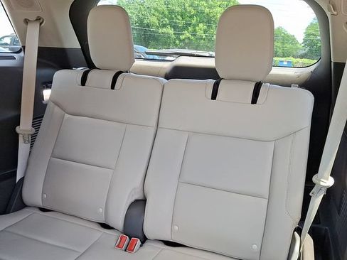 Used 2020 Ford Explorer Platinum w/ Premium Technology Package AWD/4WD image 9