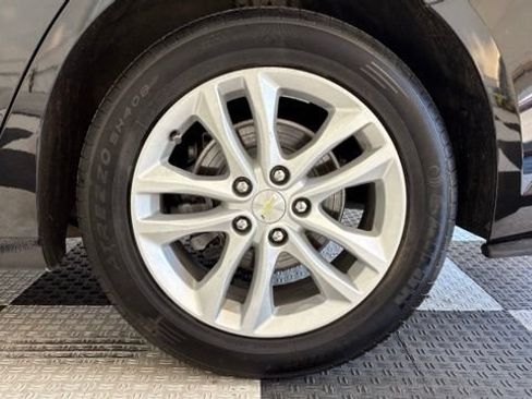Used 2018 Chevrolet Malibu LT w/ Driver Confidence Package FWD image 10