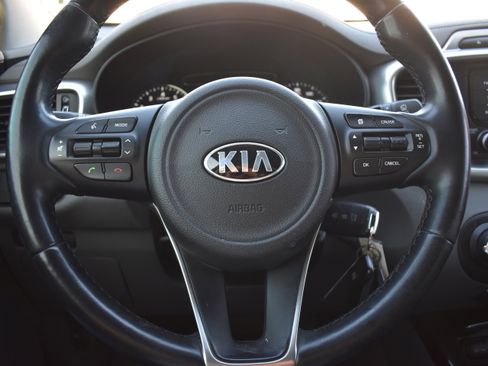 Used 2016 Kia Sorento EX image 12