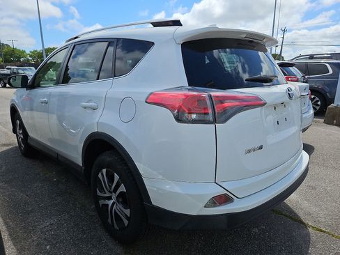 Used 2016 Toyota RAV4 LE AWD/4WD image 4