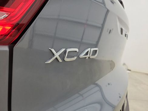 Certified 2023 Volvo XC40 B5 Ultimate w/ Climate Package image 9