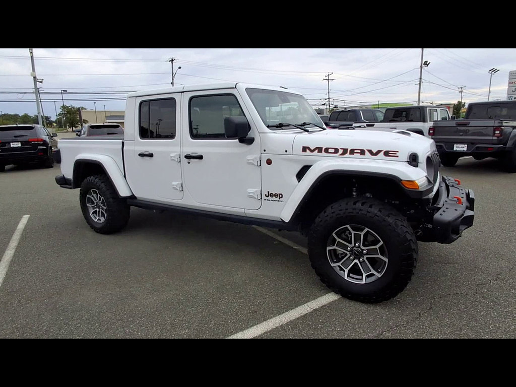 Used 2025 Jeep Gladiator Mojave AWD/4WD image 2