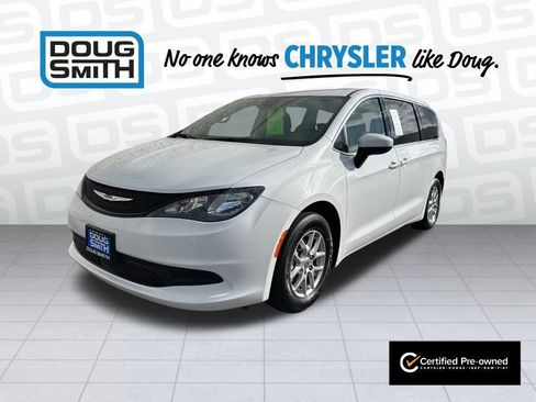 Used 2023 Chrysler Voyager LX image 3