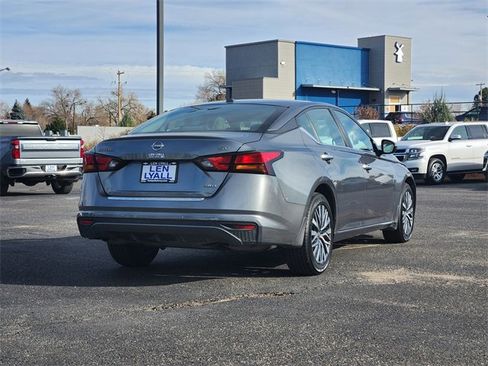 Used 2023 Nissan Altima 2.5 SV image 3