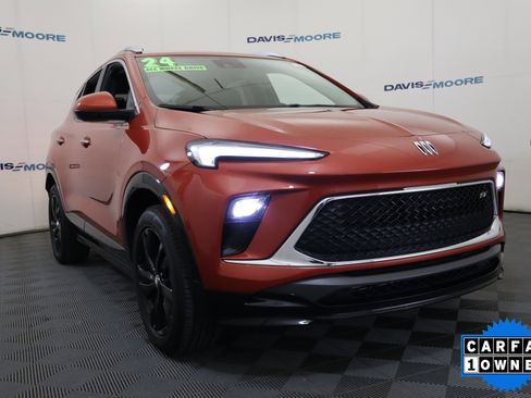 Used 2024 Buick Encore GX Sport Touring image 3