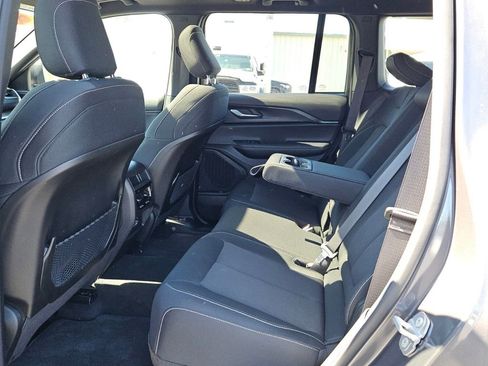 Used 2025 Jeep Grand Cherokee Laredo X AWD/4WD image 11