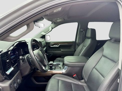 Used 2024 Chevrolet Silverado 1500 LT Trail Boss w/ Convenience Package II image 9