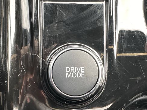 Used 2025 Ford Explorer Platinum image 27