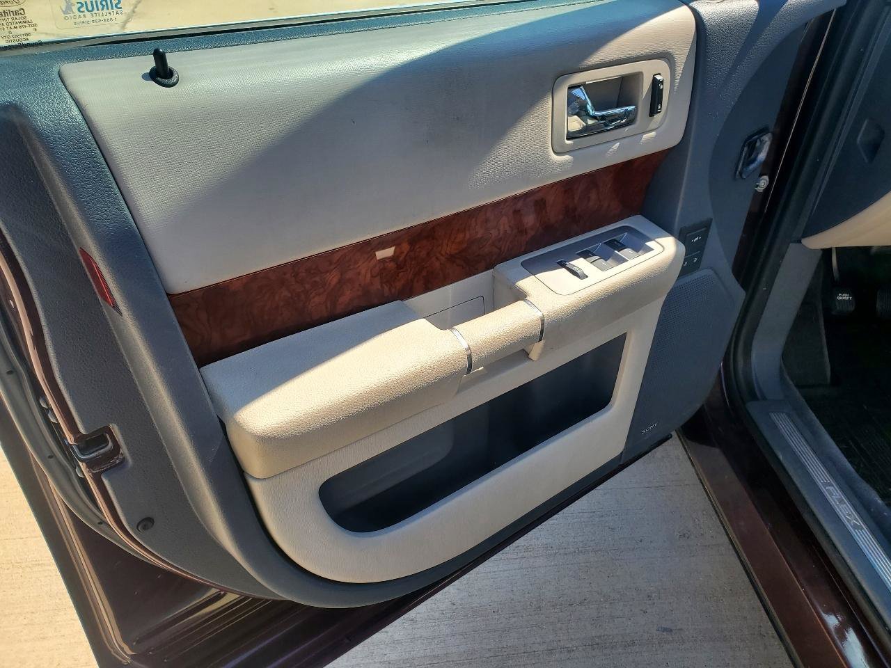 Used 2009 Ford Flex Limited FWD image 19