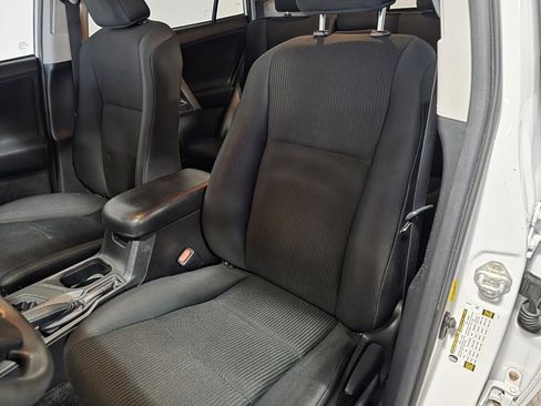 Used 2018 Toyota RAV4 LE image 13