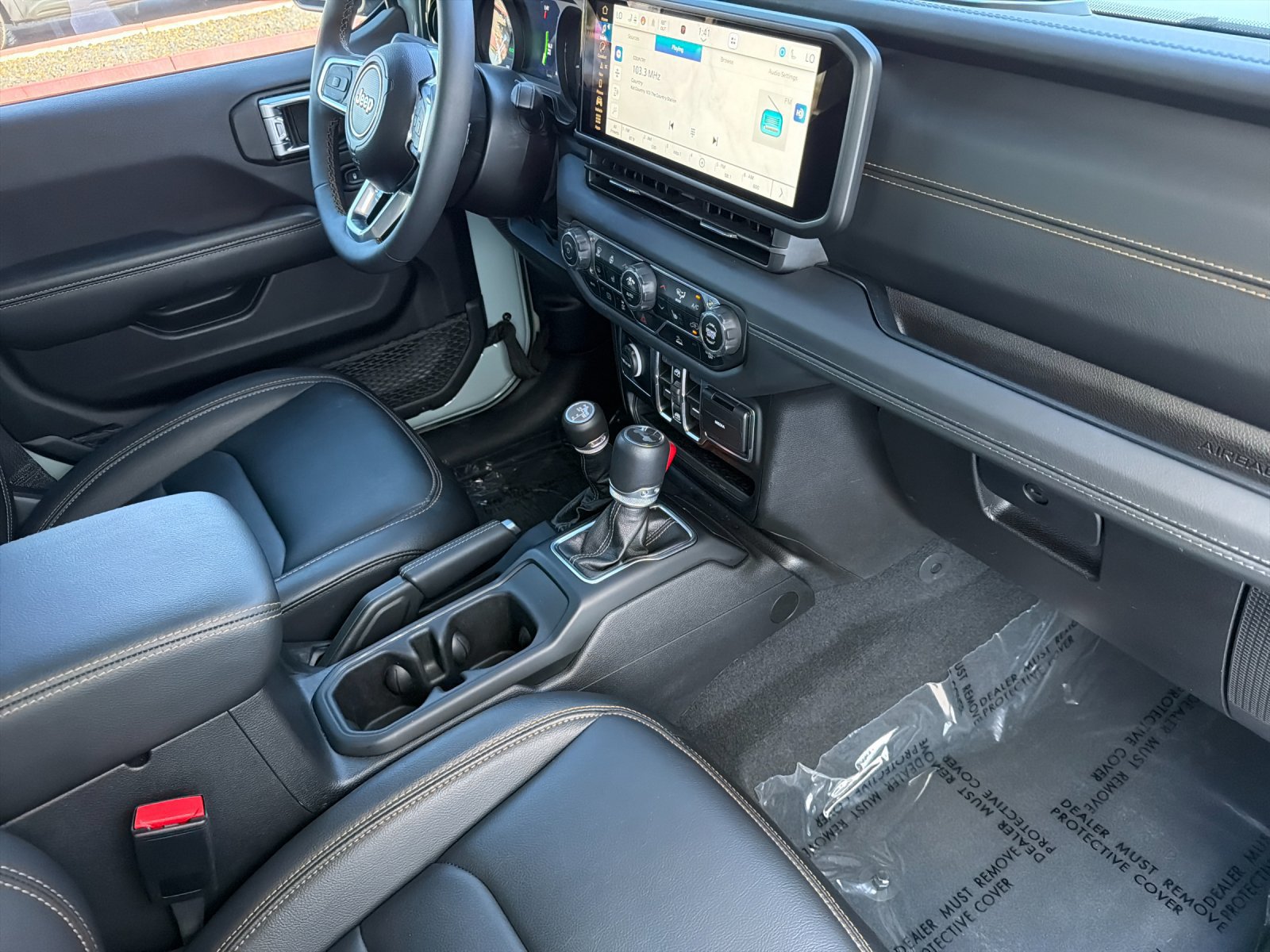 Used 2024 Jeep Wrangler Unlimited Sahara w/ Technology Group AWD/4WD image 18