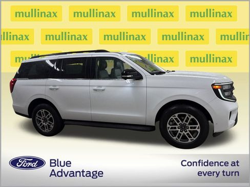 Certified 2025 Ford Expedition Active RWD image 2