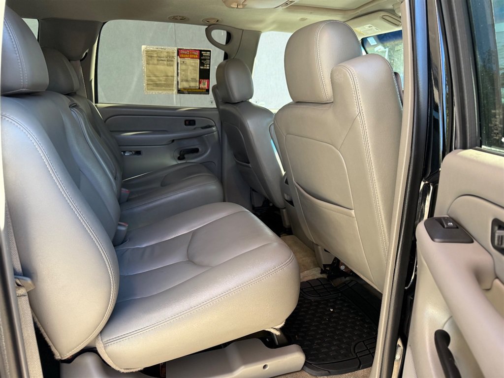 Used 2005 Chevrolet Suburban 2500 LT w/ Preferred Equipment Group AWD/4WD image 6