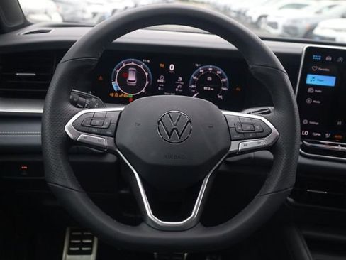 New 2026 Volkswagen Tiguan SE R-Line AWD/4WD image 8