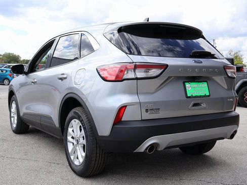 Used 2022 Ford Escape SE image 3