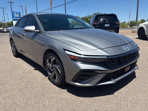 Used 2025 Hyundai Elantra SEL FWD image 7