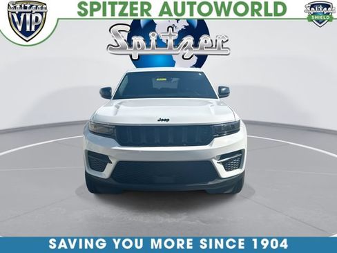 Used 2024 Jeep Grand Cherokee Altitude AWD/4WD image 3