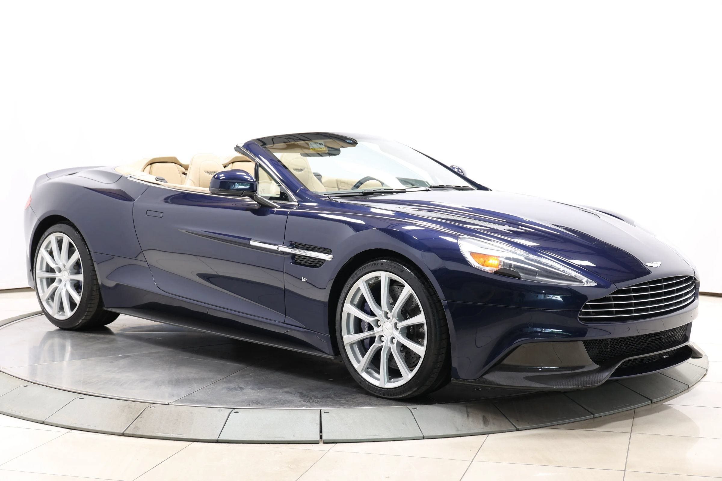 Used 2016 Aston Martin Vanquish Volante RWD image 82