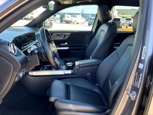 Used 2022 Mercedes-Benz GLB 250 4MATIC image 8