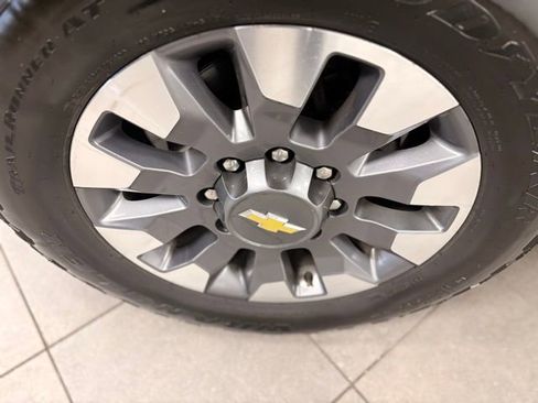 Used 2024 Chevrolet Silverado 2500 Custom w/ Custom Convenience Package image 8