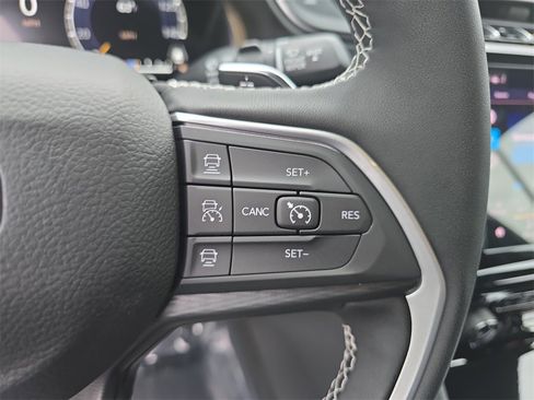 New 2025 Jeep Grand Cherokee Laredo w/ Luxury Tech Group I image 18