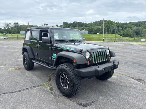 Used 2012 Jeep Wrangler Unlimited Sport AWD/4WD image 2