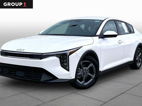 Used 2025 Kia K4 LXS image 1