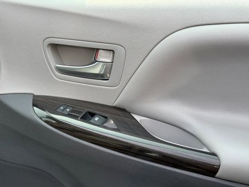 Used 2015 Toyota Sienna XLE w/ XLE Navigation Package image 48