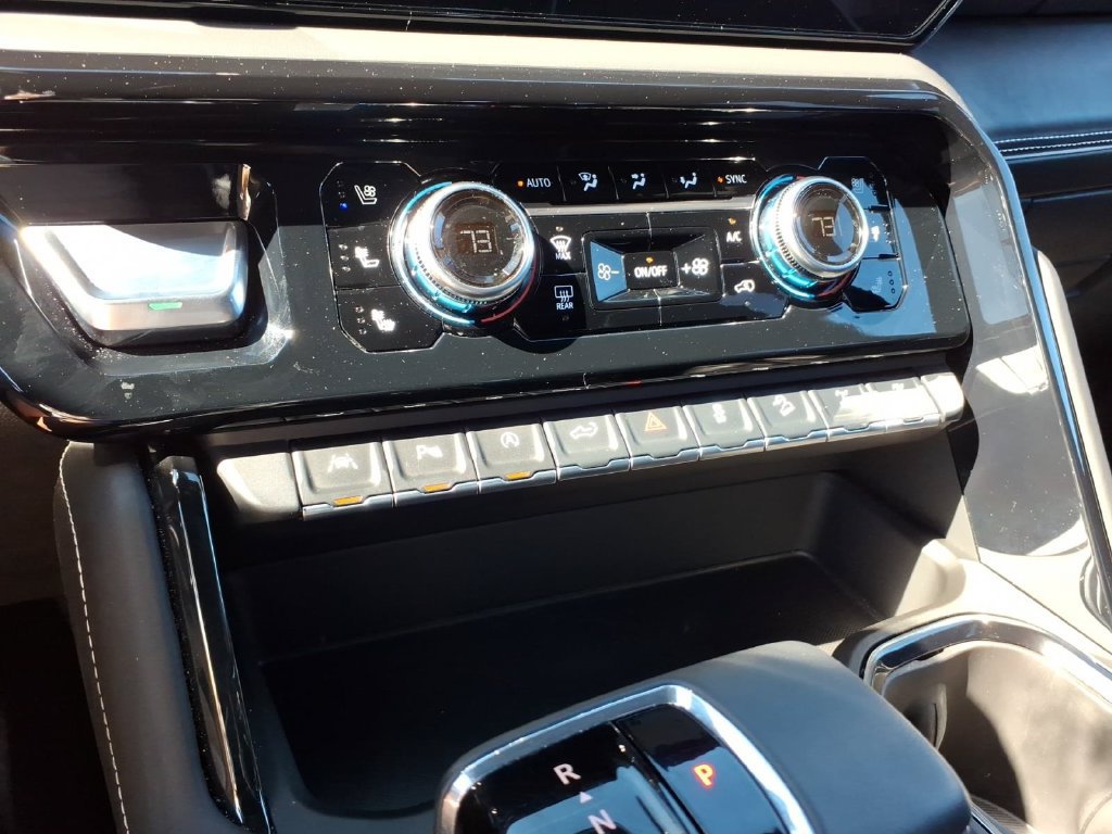 Used 2025 GMC Sierra 1500 AT4X AWD/4WD image 28