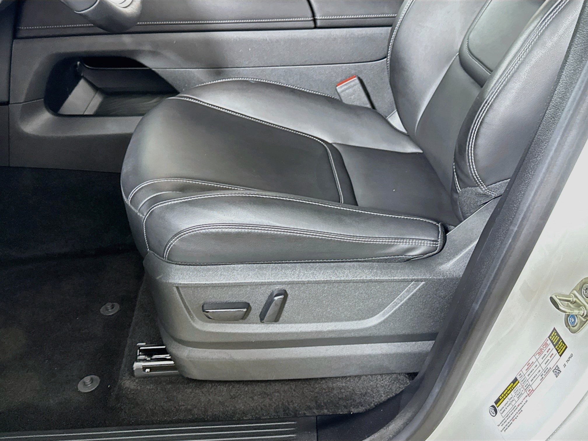 Used 2025 Nissan Armada SV AWD/4WD image 19
