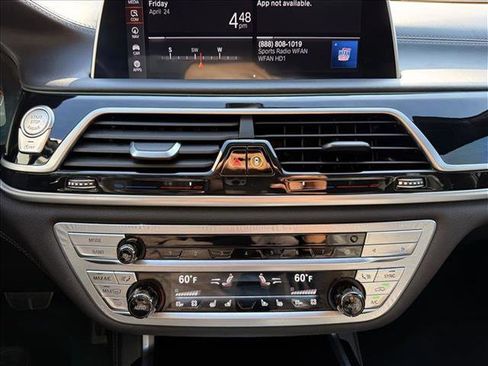 Used 2022 BMW 750i xDrive w/ Executive Package AWD/4WD image 13