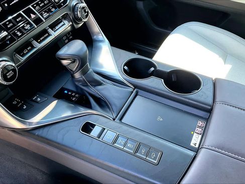 Used 2024 Lexus LX 600 4WD w/ Luxury Package image 17