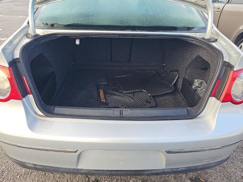 Used 2009 Volkswagen Passat Komfort FWD image 14