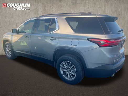 Used 2024 Chevrolet Traverse LT FWD image 2