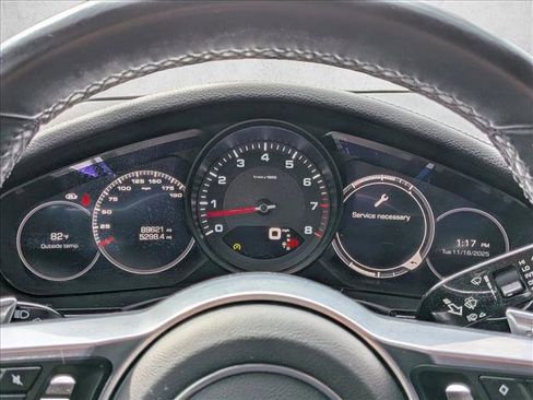 Used 2018 Porsche Panamera image 11