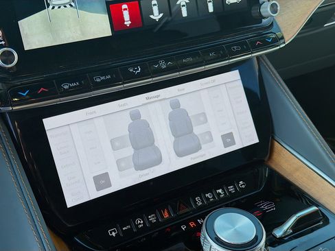 Used 2024 Jeep Grand Wagoneer Series III w/ Rear Seat Video Group 1 image 15