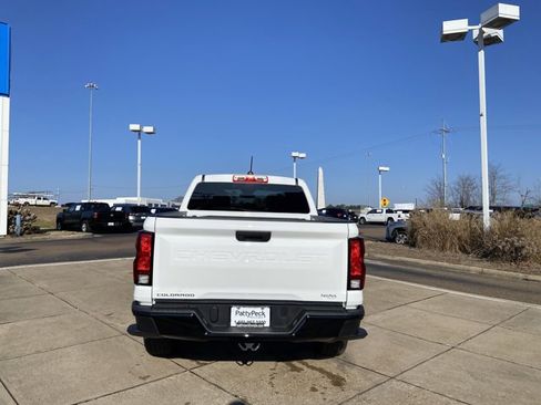 Used 2024 Chevrolet Colorado W/T image 9