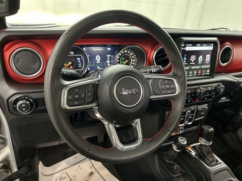 Used 2023 Jeep Gladiator Rubicon w/ Cold Weather Group AWD/4WD image 4