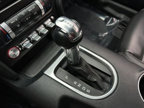 Used 2022 Ford Mustang Premium RWD image 31