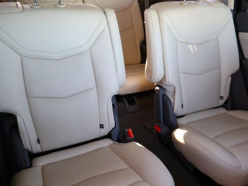 Used 2024 Cadillac XT6 Premium Luxury w/ Technology Package image 17