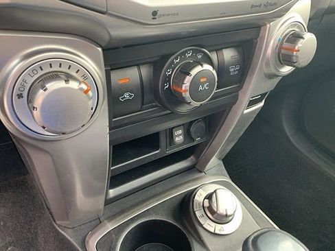 Used 2018 Toyota 4Runner SR5 Premium image 30