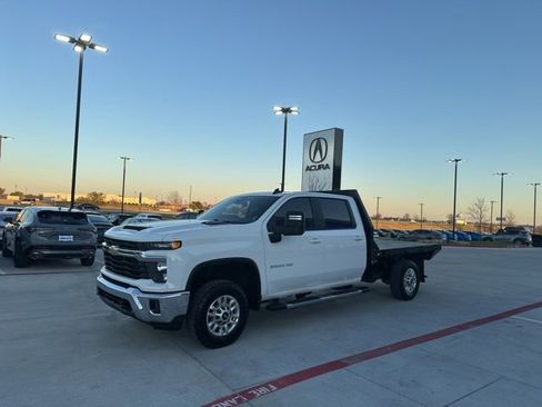 Used 2024 Chevrolet Silverado 2500 LT w/ Convenience Package image 4