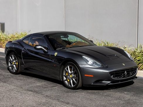 Used 2010 Ferrari California image 6