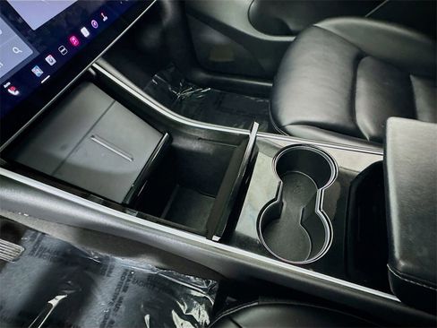 Used 2021 Tesla Model Y Standard Range image 15