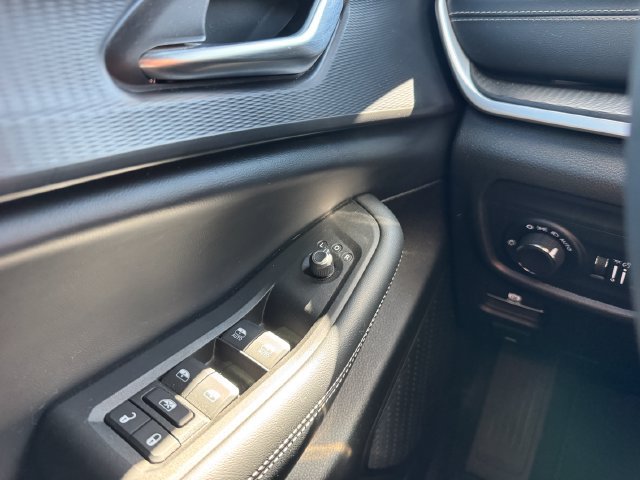 Used 2024 Jeep Grand Cherokee L Altitude AWD/4WD image 14