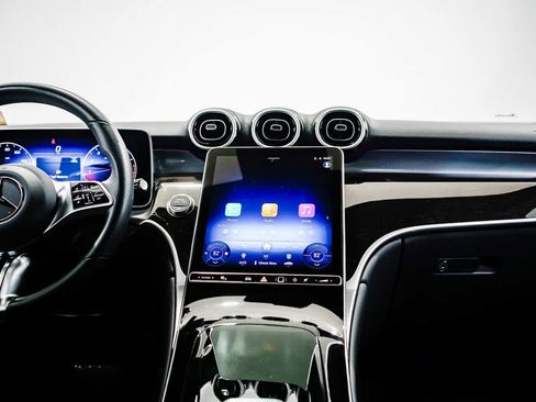 Used 2025 Mercedes-Benz GLC 300 image 12