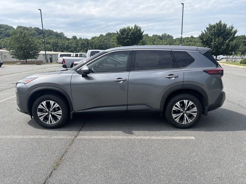 Used 2021 Nissan Rogue SV FWD image 2
