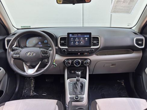 Used 2023 Hyundai Venue SEL FWD image 12