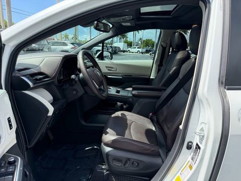 Certified 2022 Toyota Sienna Platinum FWD image 9